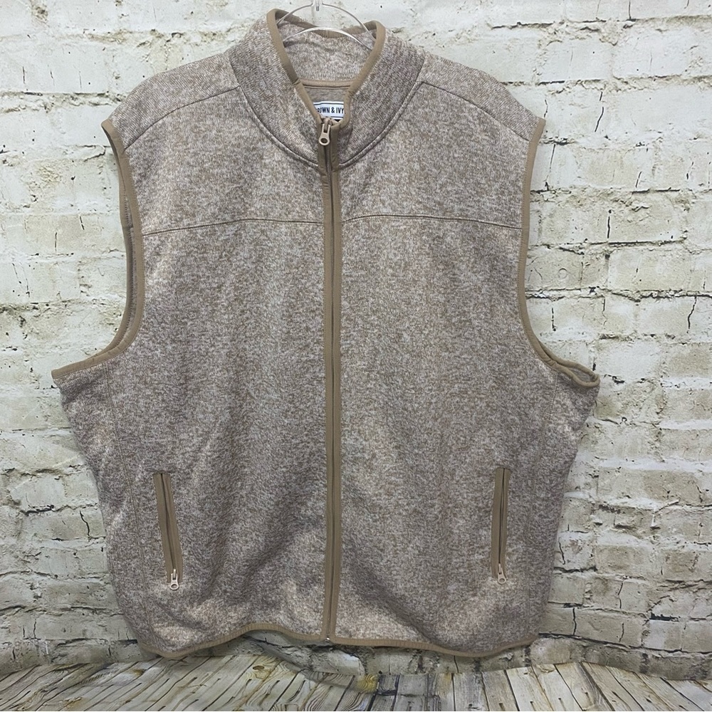 Crown & Ivy Beige Marled Zipper Pocket Zip Up Fleece Lined Vest